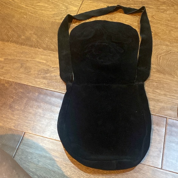 Black and Red Suede Crossbody Bag with Floral Design - Picture 3 of 6